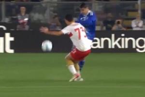 有卧底😂莫拉塔吊射自家球门逼出门将极限扑救，回头空门竟打偏