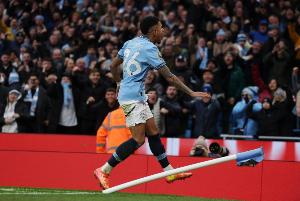 记者：萨维尼奥不排斥继续为瓜帅效力，续约谈判在进行但尚未完成