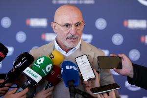 巴萨跟队：德拉富恩特似乎不知亚马尔伤缺1个月，我们需有所反应