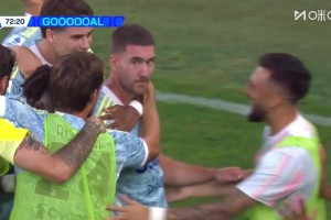 尤文打破僵局！弗拉霍维奇跃起头球破门！科斯蒂奇角球助攻！