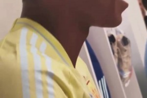 没有被绿！纯爱的亚马尔赛后向尼科展示自己与女友的合影🥰