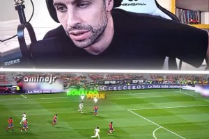 C罗狠狠地戏耍了皮克，赛后球衣也被皮克保存了