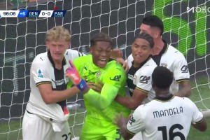 日本门神！铃木彩艳意甲补时扑出点球！助帕尔马拿到1分！