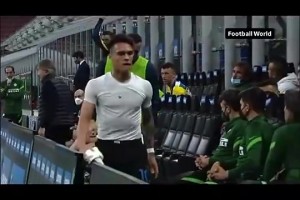 真生气了~当年孔蒂换下劳塔罗，阿根廷公牛替补席当场发飙😱